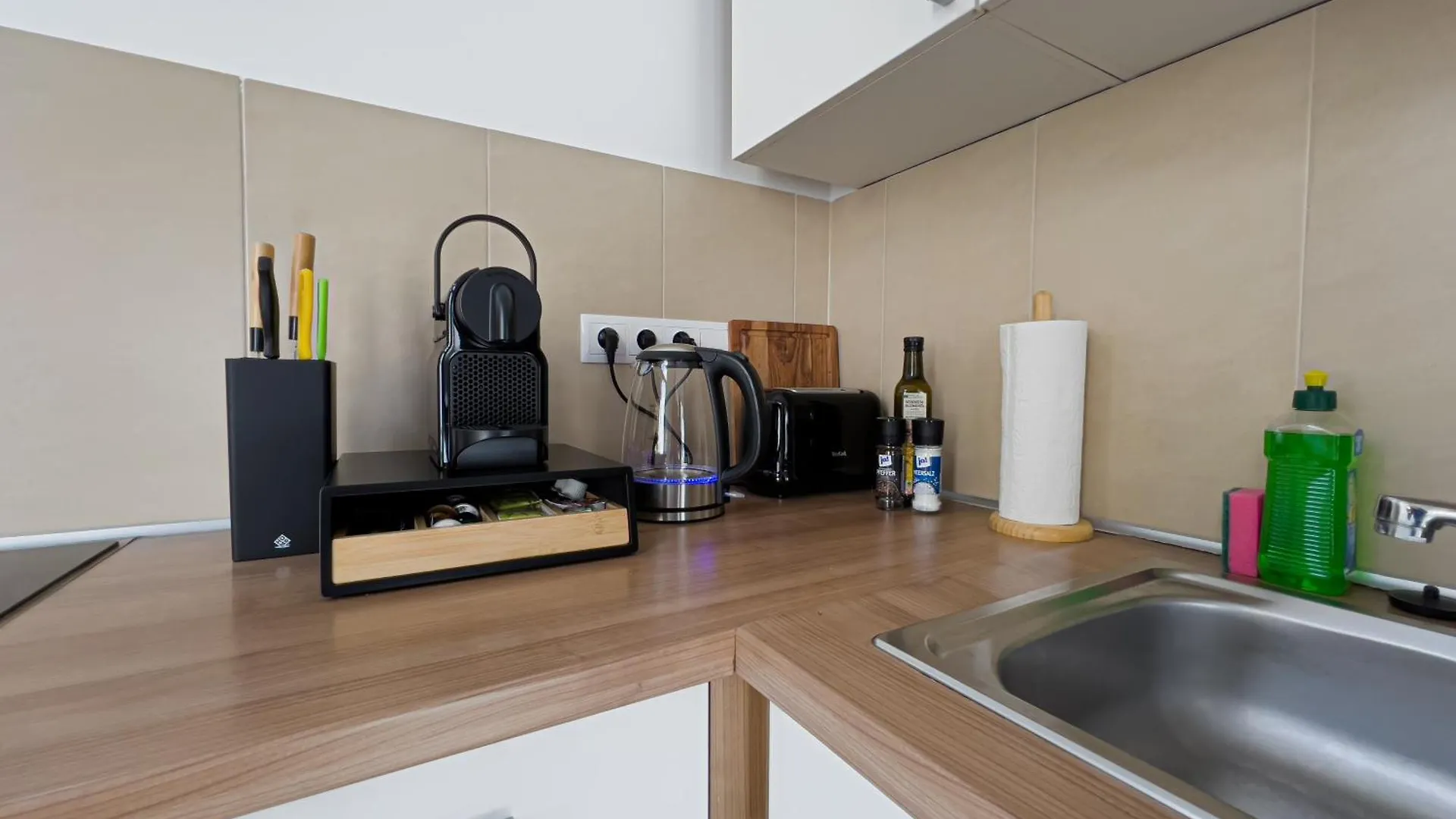 Erstklassiges Ferienapartment Citynah Mit 1 Schlafzimmer - Wifi, Tv, Kuechenzeile, Waschmaschine&Trockner Lipsia Appartamento