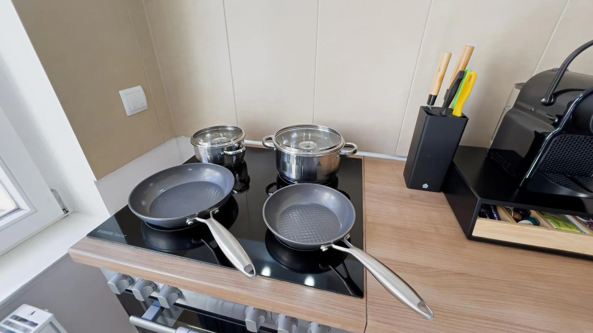 Erstklassiges Ferienapartment Citynah Mit 1 Schlafzimmer - Wifi, Tv, Kuechenzeile, Waschmaschine&Trockner Lipsia