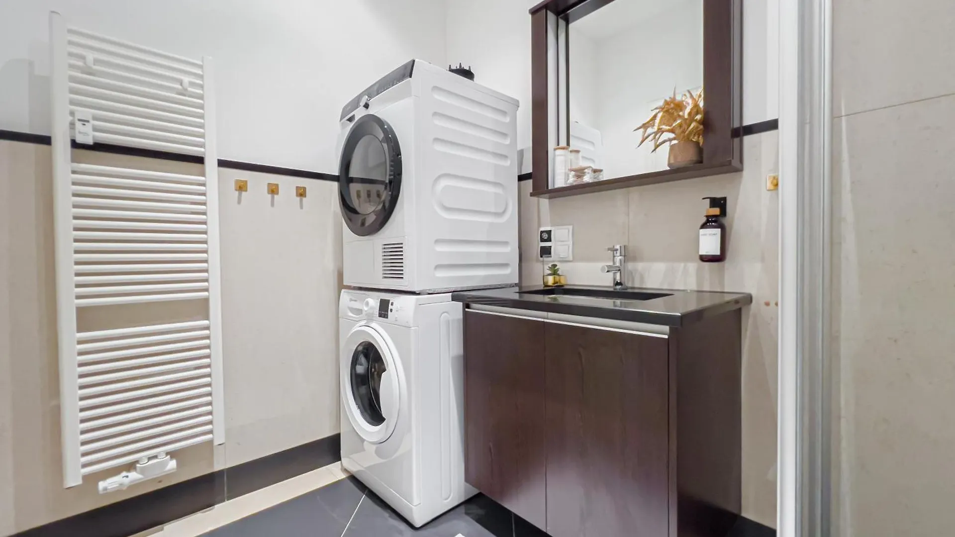 Appartamento Erstklassiges Ferienapartment Citynah Mit 1 Schlafzimmer - Wifi, Tv, Kuechenzeile, Waschmaschine&Trockner Lipsia Germania